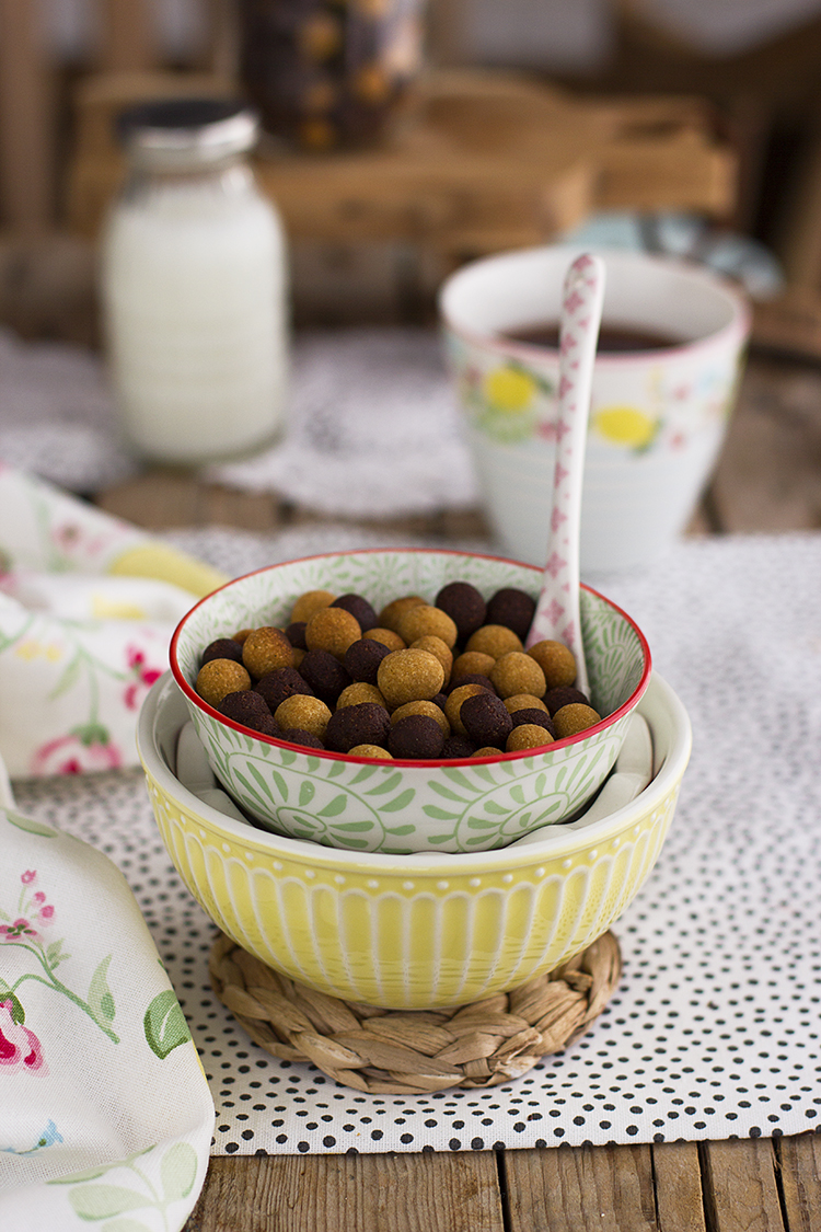 Cereales saludables de chocolate y cacahuete perfectos para el desayuno