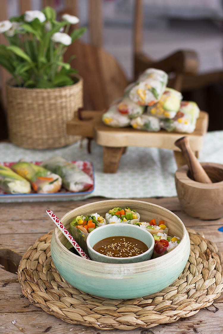 Rollitos Vietnamitas con salsa de cacahuete picante receta saludable