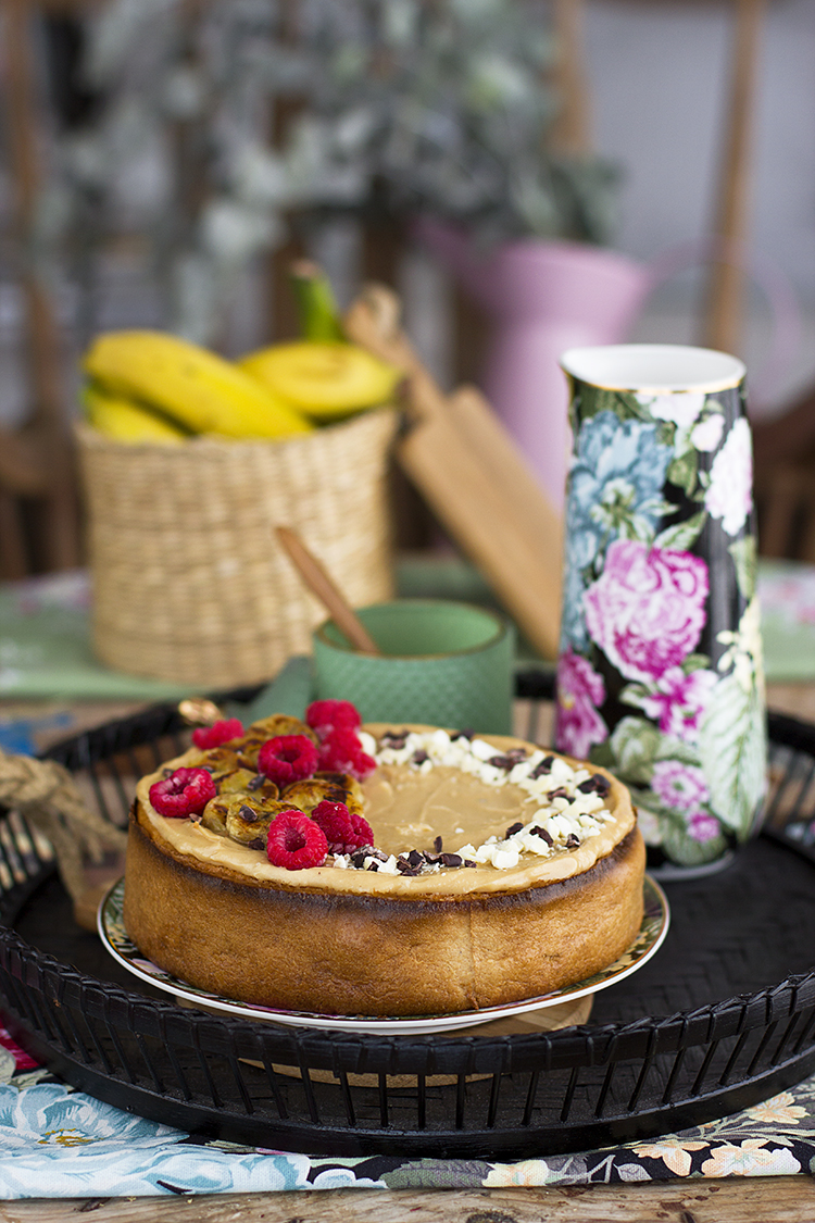 Cheesecake de Plátano Cacahuete y Chocolate Blanco fácil y saludable