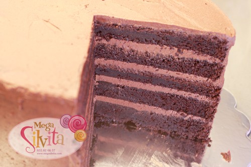 Tarta Vampi Charuca: Bizcocho Super Chocolate Cake Y Buttercream Fugde Chocolate….BOMBAAAA!!!!