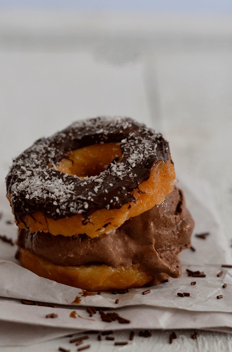 Donuts Rellenos De Helado De Chocolate